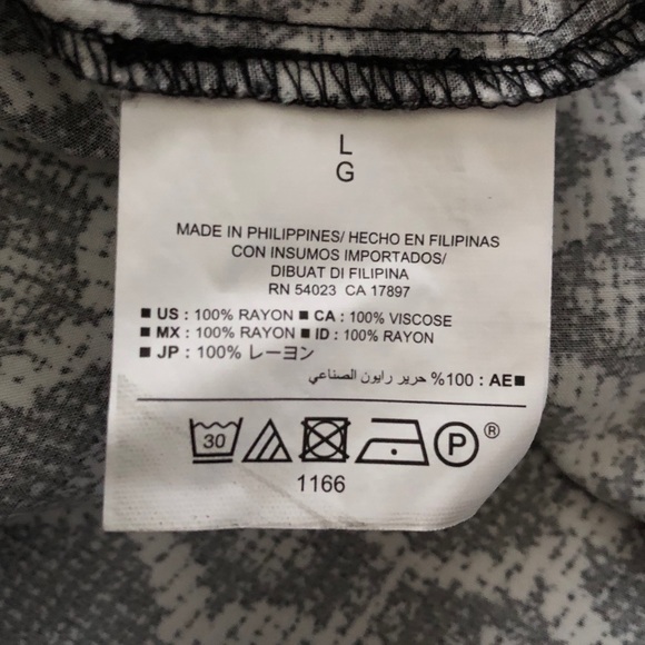 Sleeveless Black & White Patterned Old Navy Dress - Picture 8 of 8